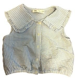 Little girls Zara cropped button down sleeveless shirt in seasuckers print.